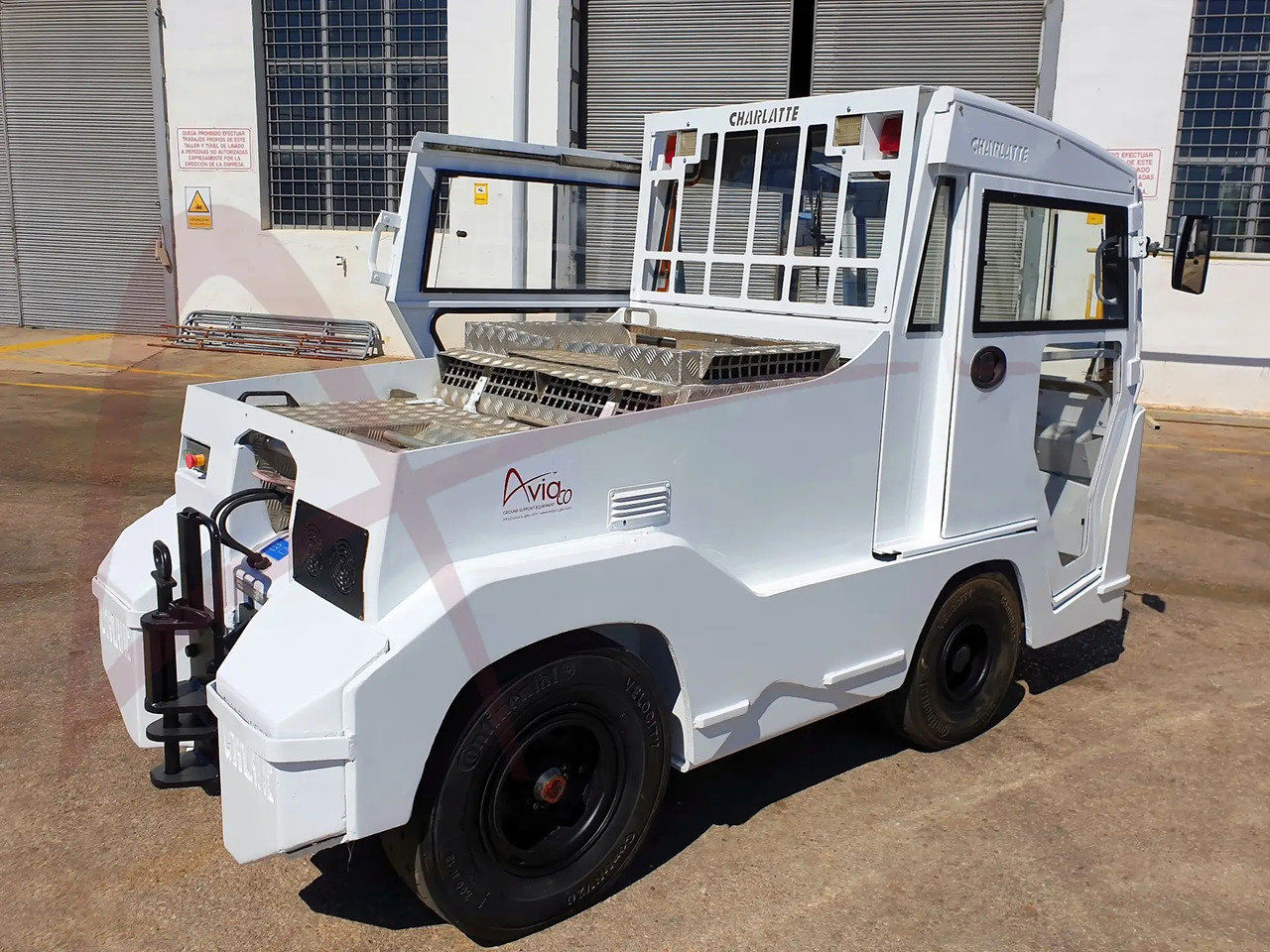 CHARLATTE TE.225 - Baggage tractor: picture 2 CHARLATTE TE.225 - Baggage tractor: picture 2