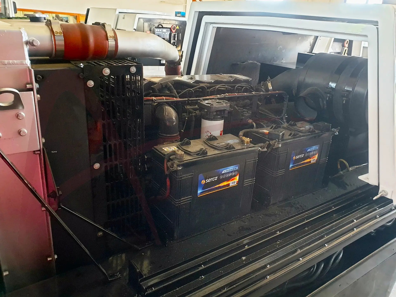 HOUCHIN C690-140 - Ground power unit: picture 3 HOUCHIN C690-140 - Ground power unit: picture 3