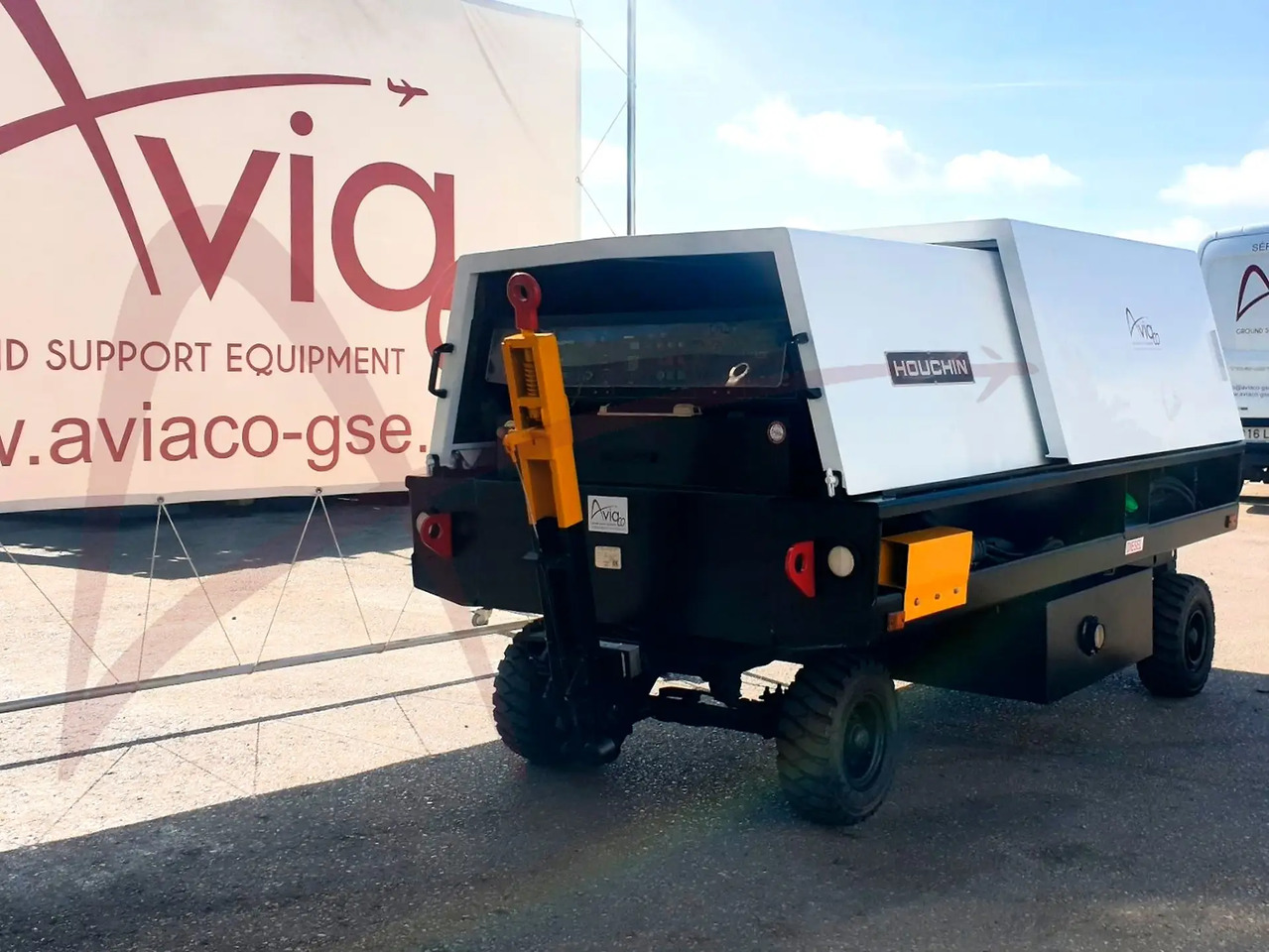 HOUCHIN C690 - Ground power unit: picture 3 HOUCHIN C690 - Ground power unit: picture 3