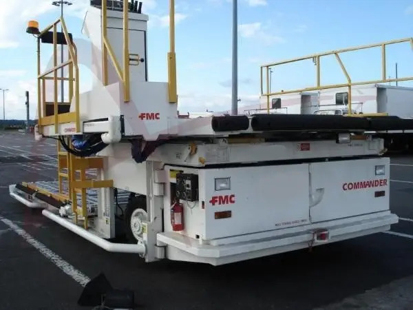 JBT AEROTECH COMMANDER 15iW - Aircraft cargo loader: picture 1 JBT AEROTECH COMMANDER 15iW - Aircraft cargo loader: picture 1