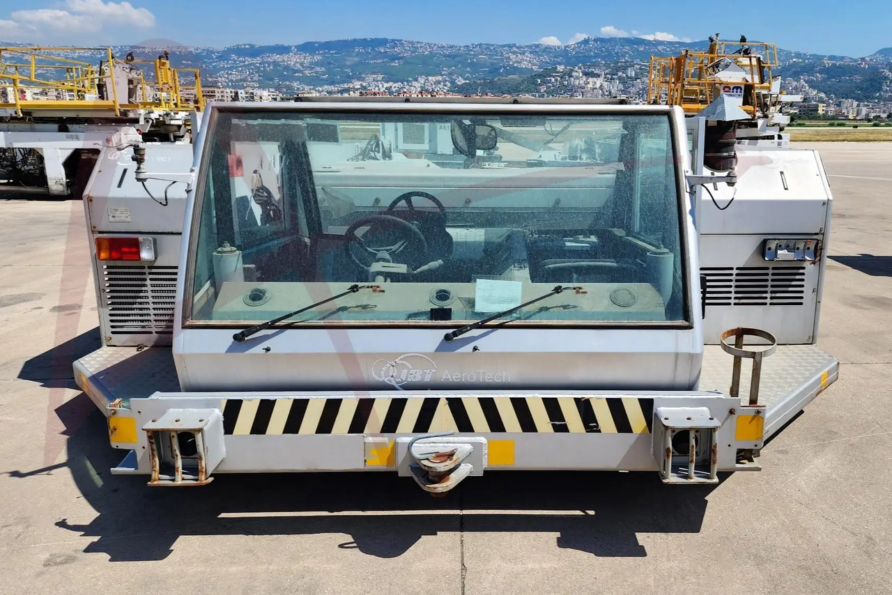 JBT AEROTECH EXPEDITER 400 - Pushback tractor: picture 1 JBT AEROTECH EXPEDITER 400 - Pushback tractor: picture 1