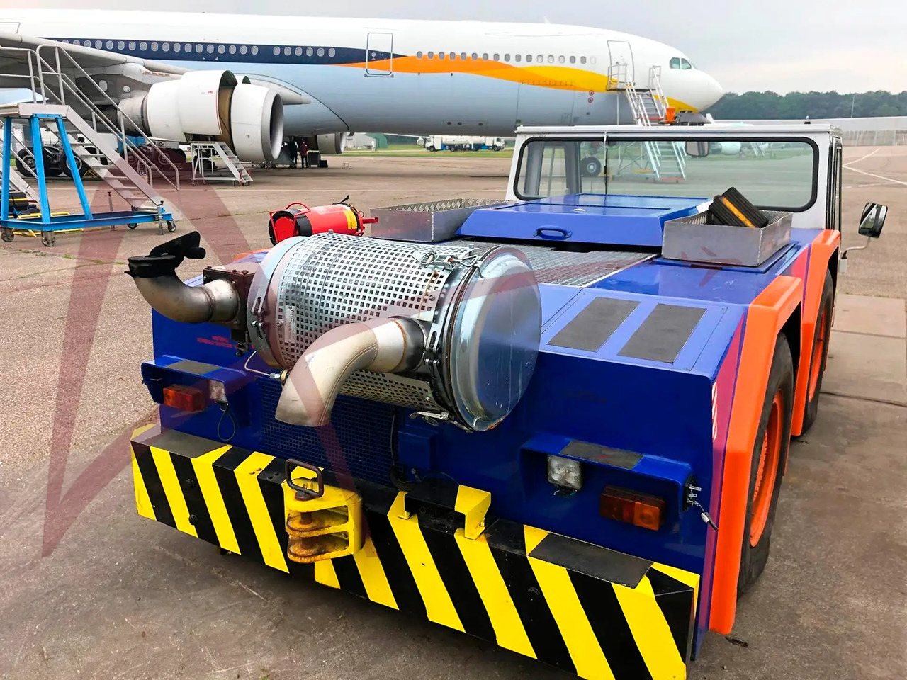 SCHOPF F106 - Pushback tractor: picture 2 SCHOPF F106 - Pushback tractor: picture 2