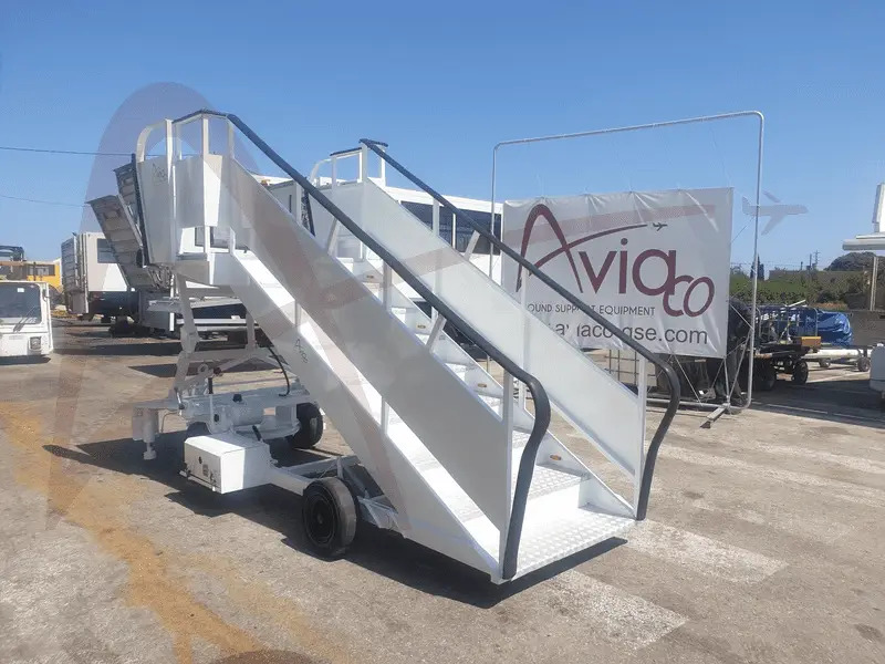 TEMG TG0022 - Passenger stairs: picture 2 TEMG TG0022 - Passenger stairs: picture 2