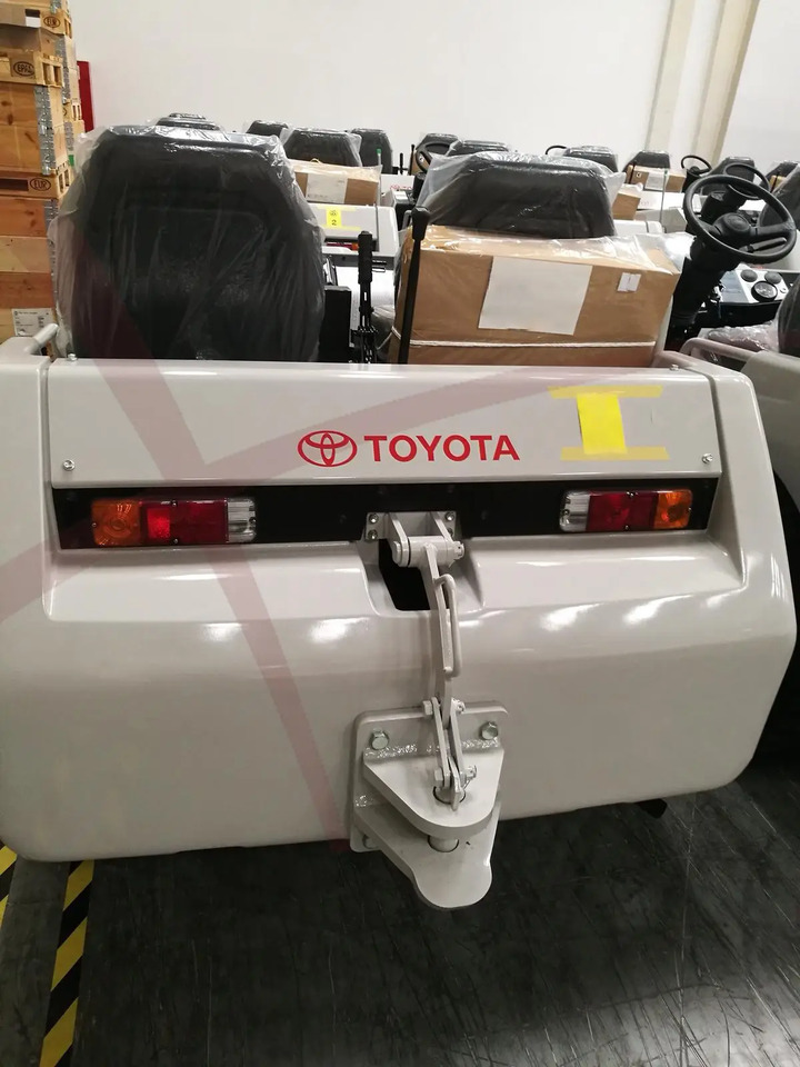 TOYOTA 52-2TD-25 - Baggage tractor: picture 3 TOYOTA 52-2TD-25 - Baggage tractor: picture 3