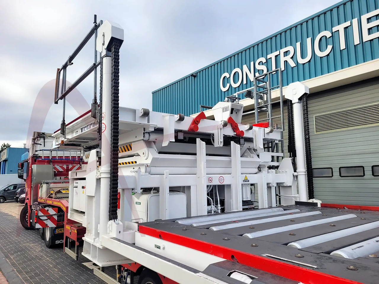 TREPEL CHAMP 70U - Aircraft cargo loader: picture 3 TREPEL CHAMP 70U - Aircraft cargo loader: picture 3