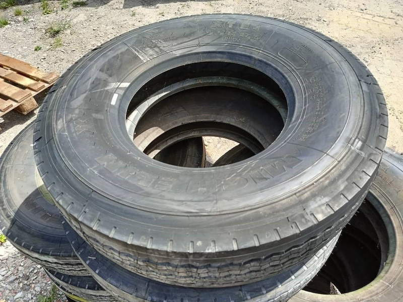 Banden landbouwbanden michelin dunlop 9.5R17.5 + 2 - Wheels and tires for Construction machinery: picture 3 Banden landbouwbanden michelin dunlop 9.5R17.5 + 2 - Wheels and tires for Construction machinery: picture 3
