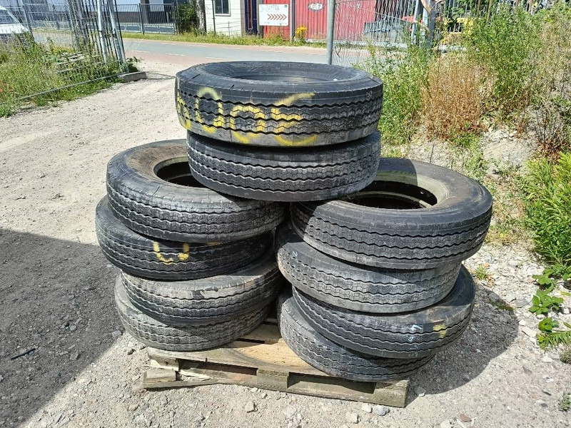 Banden landbouwbanden michelin dunlop 9.5R17.5 + 2 - Wheels and tires for Construction machinery: picture 2 Banden landbouwbanden michelin dunlop 9.5R17.5 + 2 - Wheels and tires for Construction machinery: picture 2