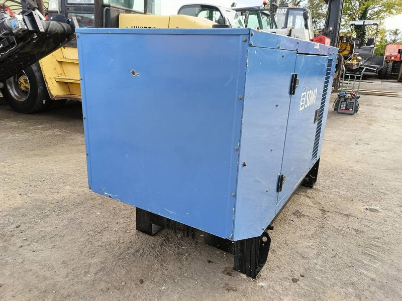 SDMO J 44 K 44kva 64 A 35 kw generator aggregaat silent - Generator set: picture 4 SDMO J 44 K 44kva 64 A 35 kw generator aggregaat silent - Generator set: picture 4