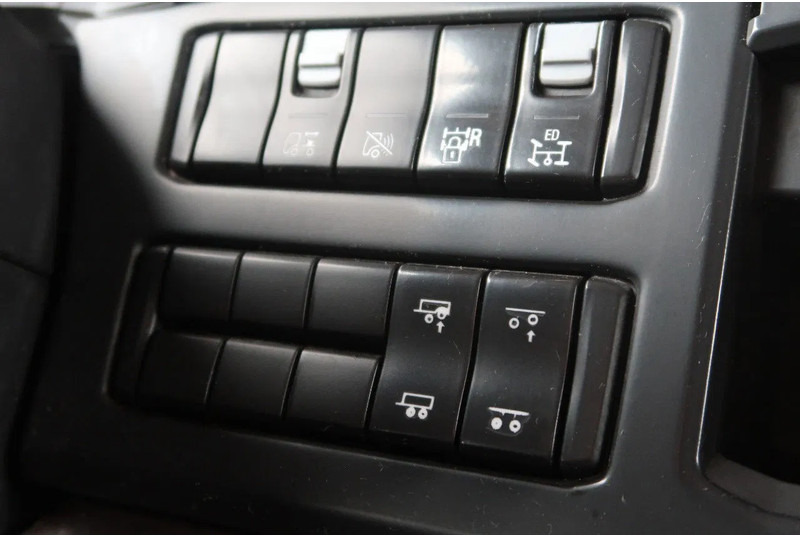 Tractor unit Scania P500 6x2/ FULL AIR/ HYDRAULIC/ LEATHER/ 2.950 WB/ DIFF LOCK/ SLIDE DISH: picture 16 Tractor unit Scania P500 6x2/ FULL AIR/ HYDRAULIC/ LEATHER/ 2.950 WB/ DIFF LOCK/ SLIDE DISH: picture 16