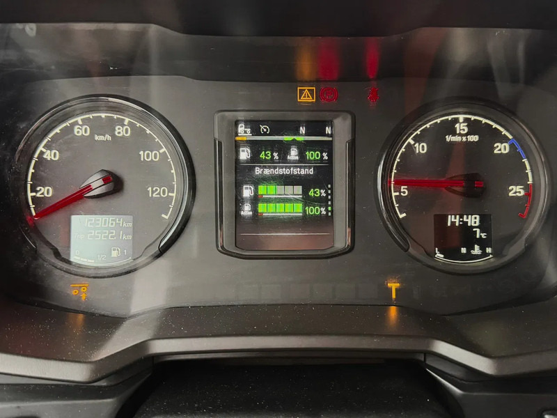 Tractor unit Scania P500 6x2/ FULL AIR/ HYDRAULIC/ LEATHER/ 2.950 WB/ DIFF LOCK/ SLIDE DISH: picture 18 Tractor unit Scania P500 6x2/ FULL AIR/ HYDRAULIC/ LEATHER/ 2.950 WB/ DIFF LOCK/ SLIDE DISH: picture 18