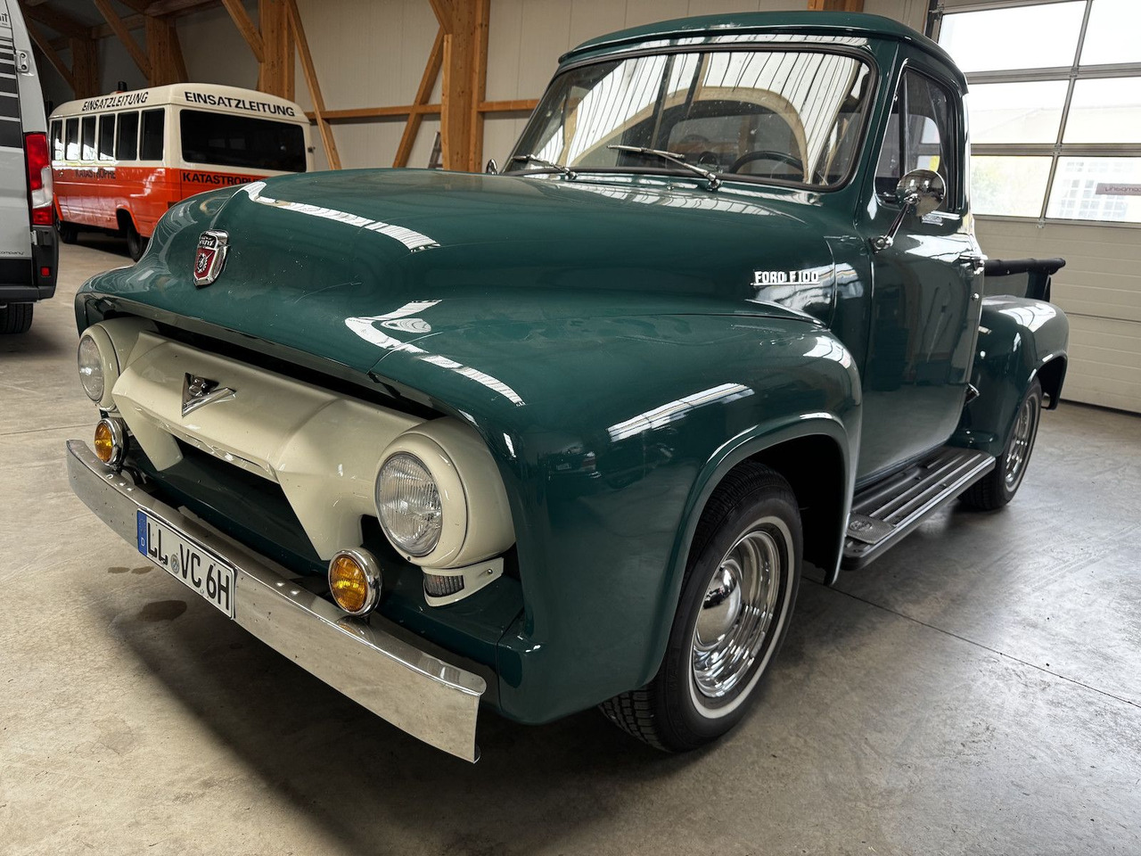 Ford F 100 V8 PickUp Custom Cab Top! - SUV: picture 2 Ford F 100 V8 PickUp Custom Cab Top! - SUV: picture 2