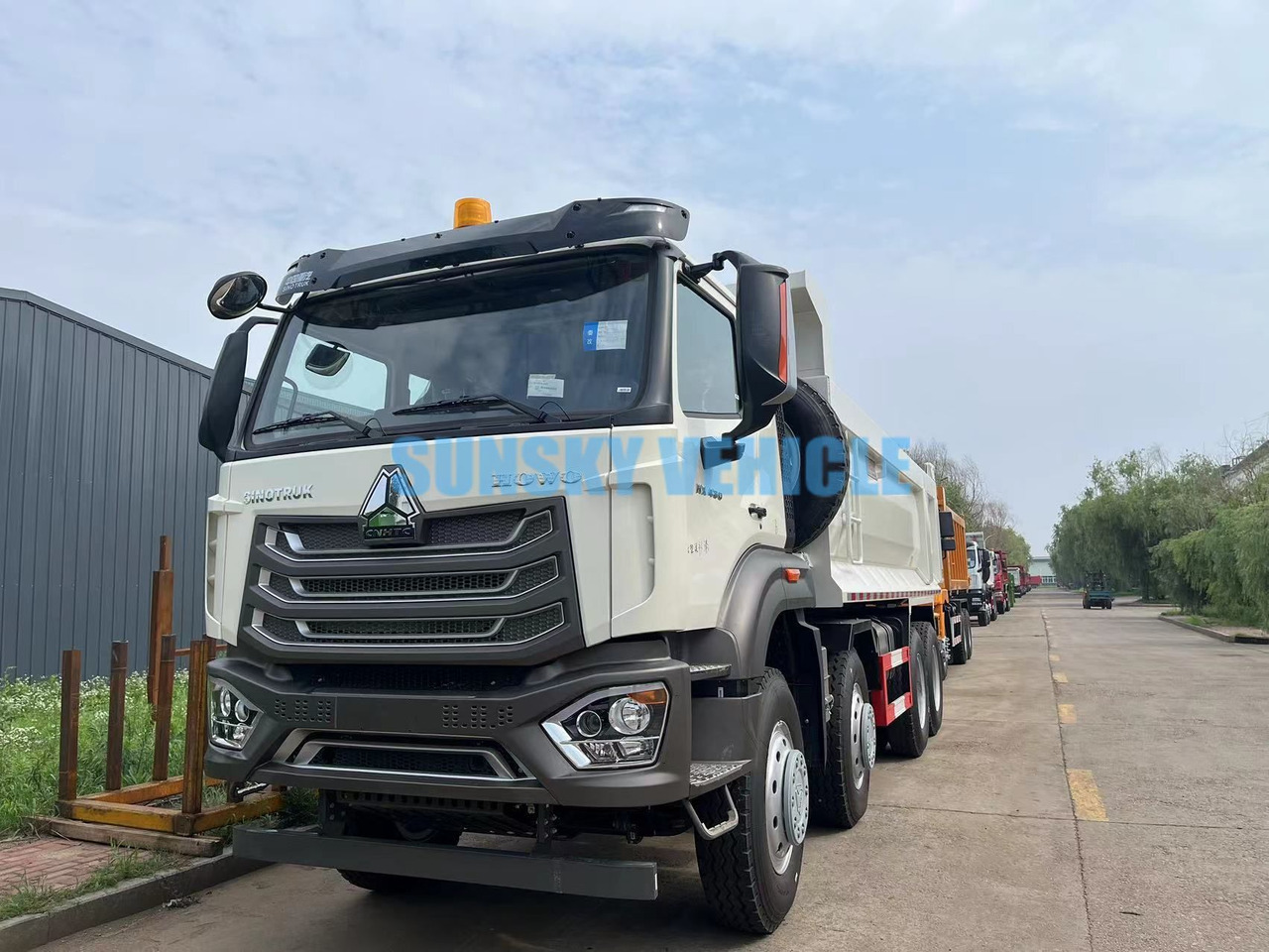 New Tipper for transportation of bulk materials HOHAN Brand New 8X4 400HP Dump Truck: picture 15