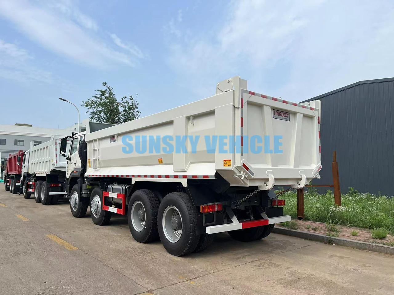 New Tipper for transportation of bulk materials HOHAN Brand New 8X4 400HP Dump Truck: picture 6