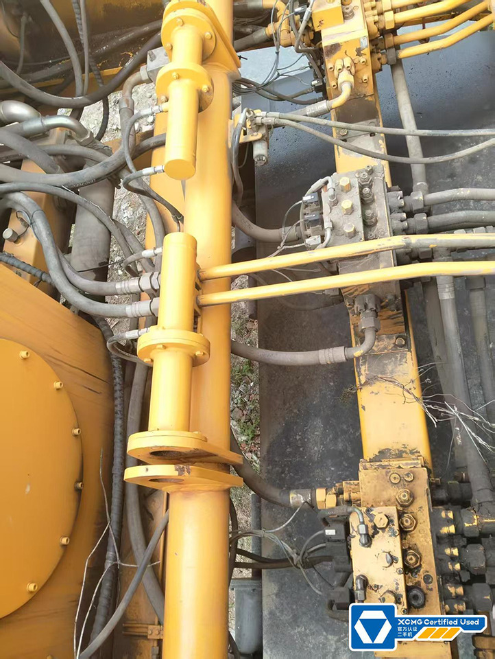 Crawler crane XCMG 500ton second hand XGC500 used hoist machine price: picture 7 Crawler crane XCMG 500ton second hand XGC500 used hoist machine price: picture 7