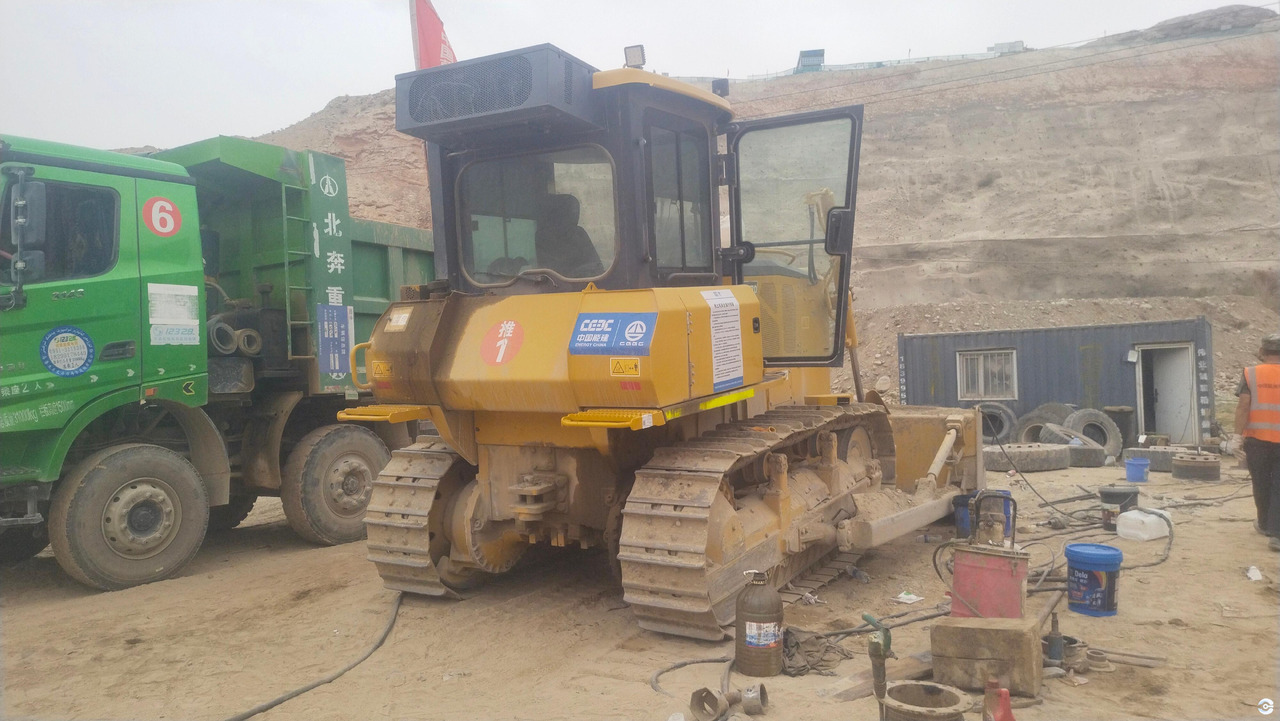 XCMG D170 used small bulldozer dozer hydraulic price - Bulldozer: picture 4 XCMG D170 used small bulldozer dozer hydraulic price - Bulldozer: picture 4