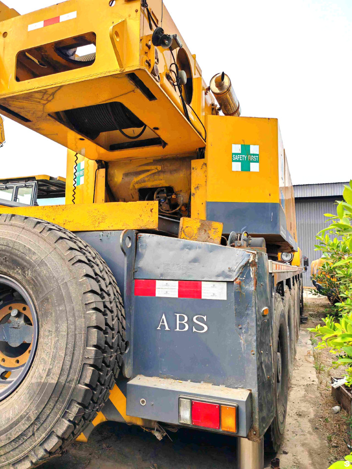 XCMG QAY300 300ton all terrain crane truck price - All terrain crane: picture 5 XCMG QAY300 300ton all terrain crane truck price - All terrain crane: picture 5