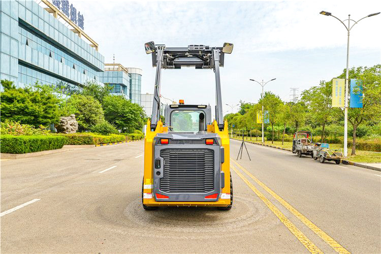XCMG XC7-SR07 compact steer skid wheel loader for sale - Skid steer loader: picture 2 XCMG XC7-SR07 compact steer skid wheel loader for sale - Skid steer loader: picture 2