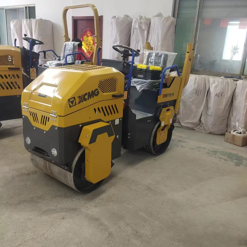 XCMG XMR110 1ton samll road roller hydraulic vibratory compator price - Mini roller: picture 2 XCMG XMR110 1ton samll road roller hydraulic vibratory compator price - Mini roller: picture 2