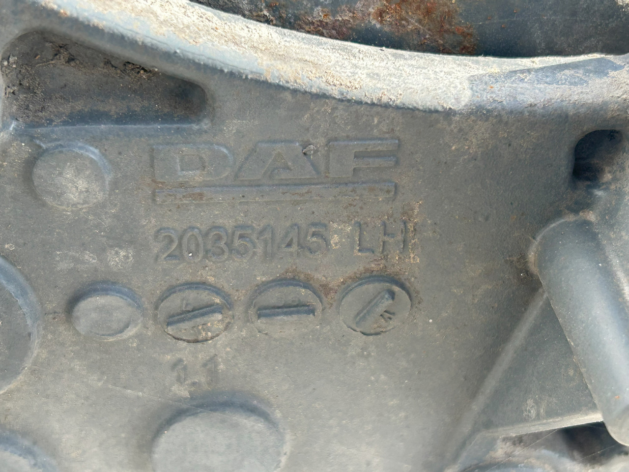 DAF CF EURO 6 BUMPER BEAM WITH STEP BRACKETS - Bumper: picture 4 DAF CF EURO 6 BUMPER BEAM WITH STEP BRACKETS - Bumper: picture 4