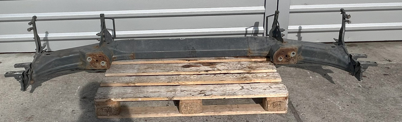 DAF CF EURO 6 BUMPER BEAM WITH STEP BRACKETS - Bumper: picture 1 DAF CF EURO 6 BUMPER BEAM WITH STEP BRACKETS - Bumper: picture 1
