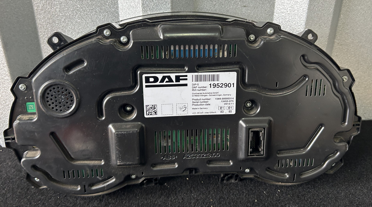 DAF DAF XF 106 CLOCK COUNTER 1952901 - Dashboard: picture 2 DAF DAF XF 106 CLOCK COUNTER 1952901 - Dashboard: picture 2