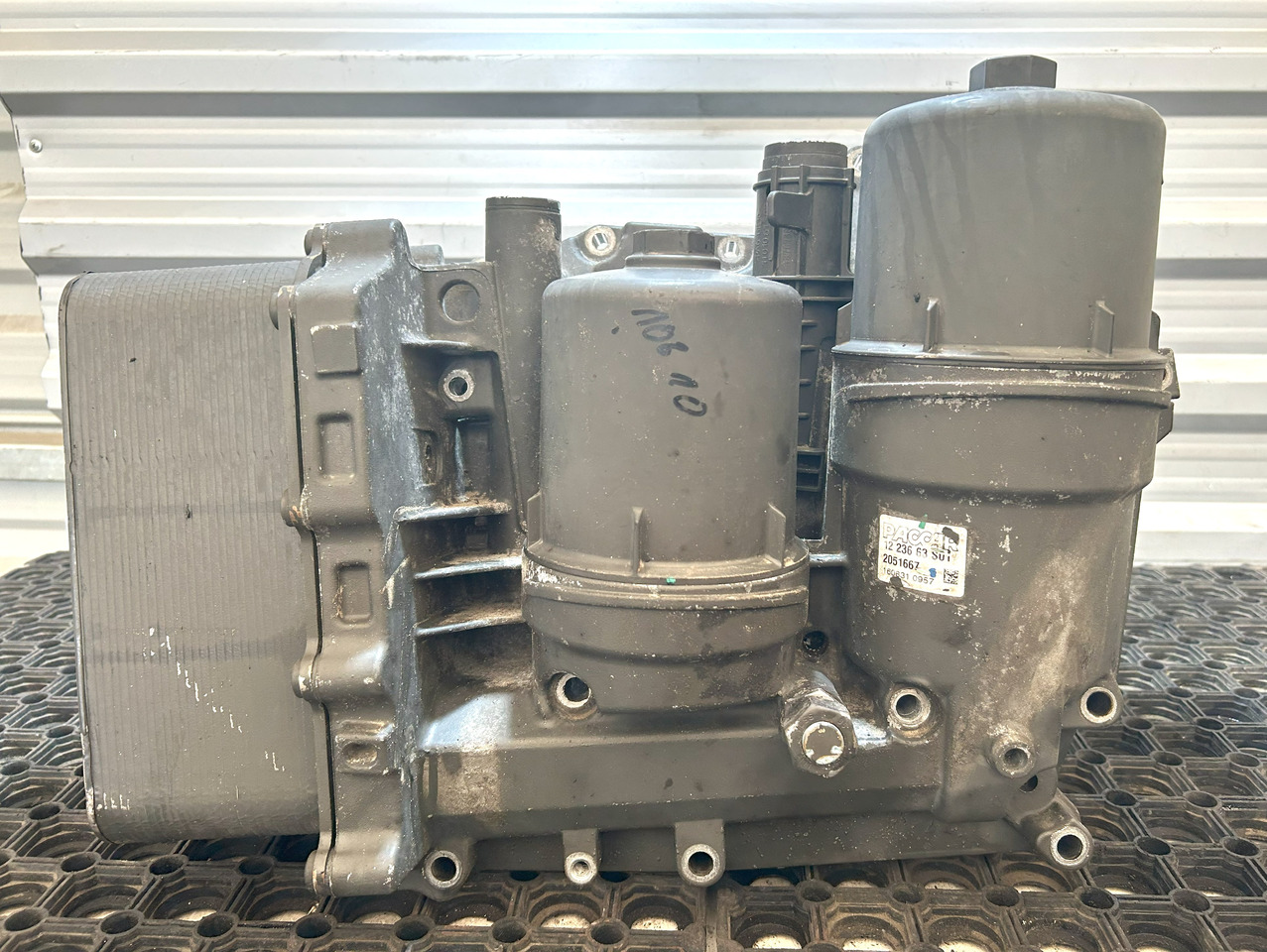 DAF OIL MODULE DAF XF 106 460 - Oil filter: picture 1 DAF OIL MODULE DAF XF 106 460 - Oil filter: picture 1