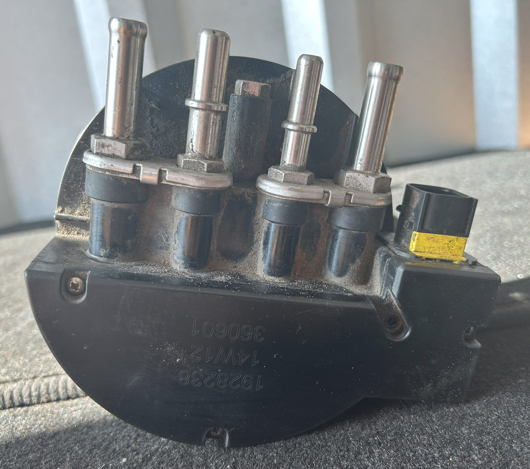 DAF XF 106 TEMPERATURE AND ADBLUE LEVEL SENSOR - Sensor: picture 5 DAF XF 106 TEMPERATURE AND ADBLUE LEVEL SENSOR - Sensor: picture 5