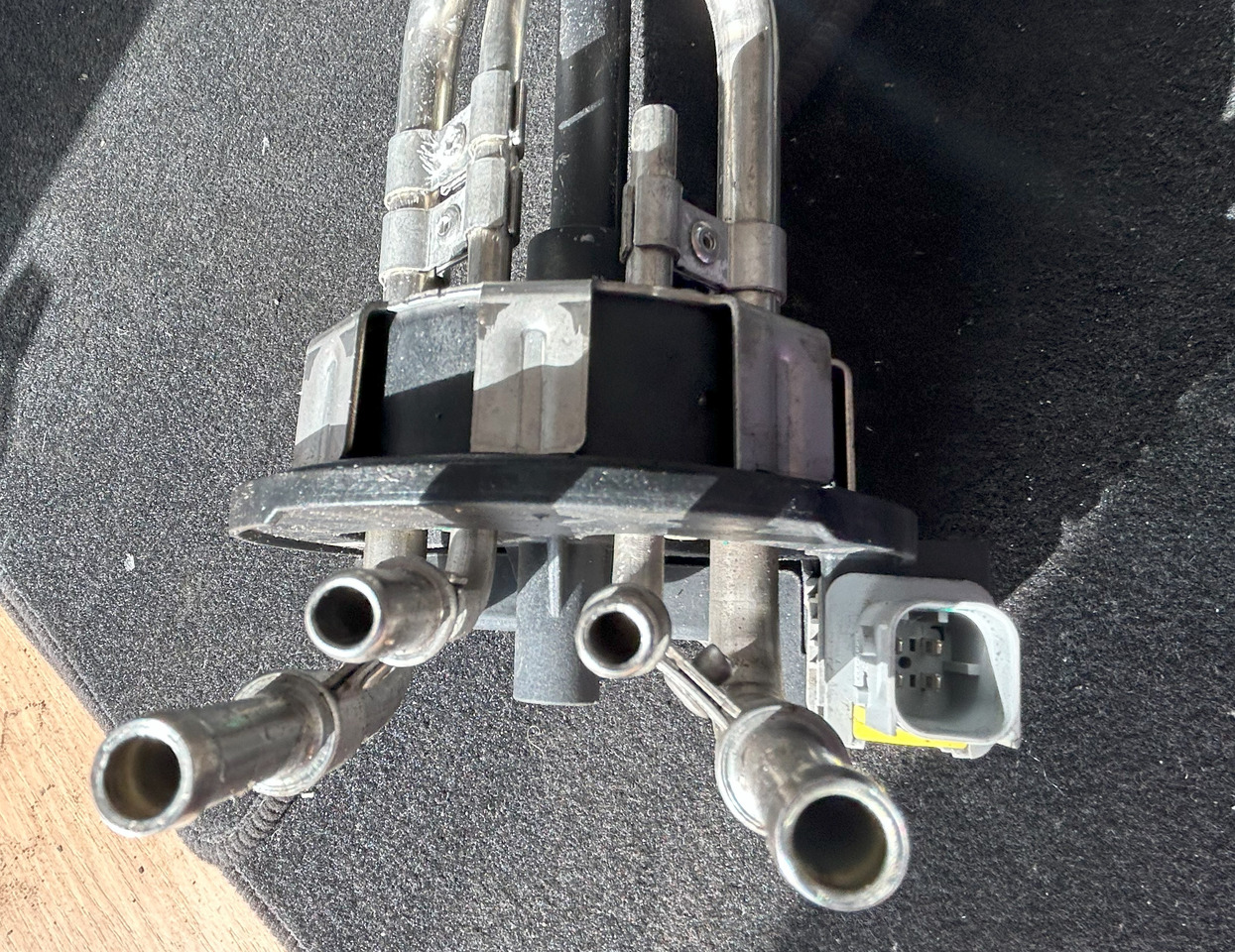 DAF XF 106 TEMPERATURE AND ADBLUE LEVEL SENSOR - Sensor: picture 5 DAF XF 106 TEMPERATURE AND ADBLUE LEVEL SENSOR - Sensor: picture 5