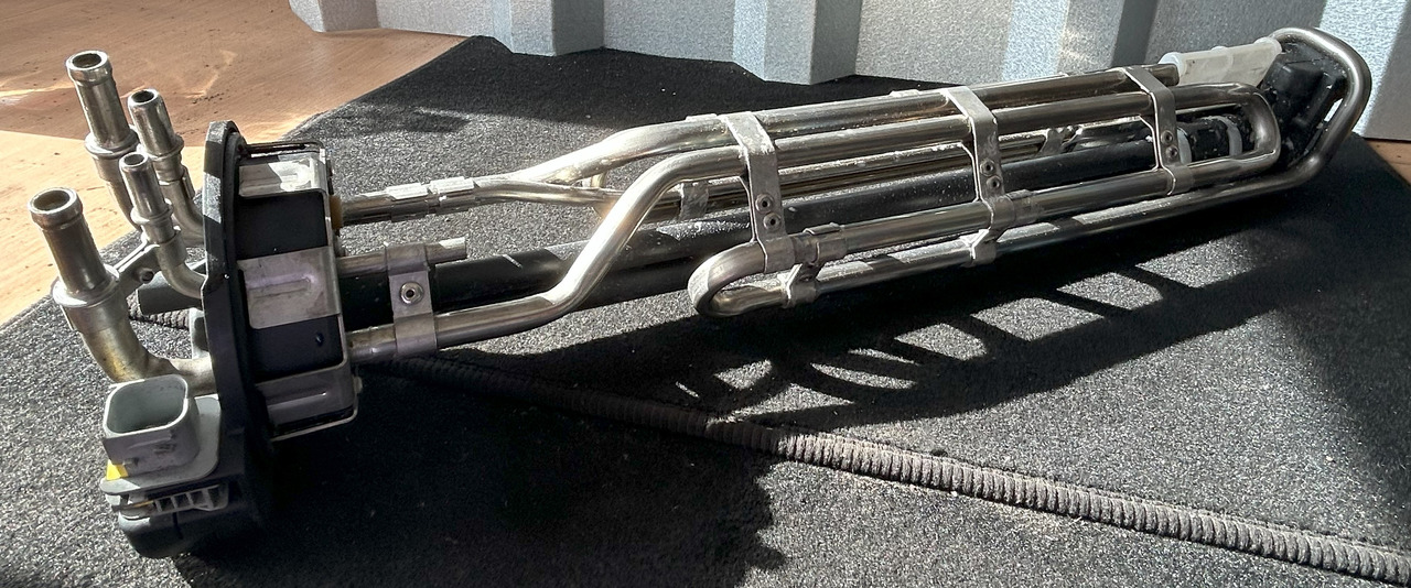 DAF XF 106 TEMPERATURE AND ADBLUE LEVEL SENSOR - Sensor: picture 4 DAF XF 106 TEMPERATURE AND ADBLUE LEVEL SENSOR - Sensor: picture 4