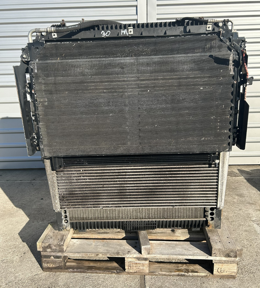 Mercedes ACTROS MP4 COOLERS SET - Radiator: picture 1 Mercedes ACTROS MP4 COOLERS SET - Radiator: picture 1