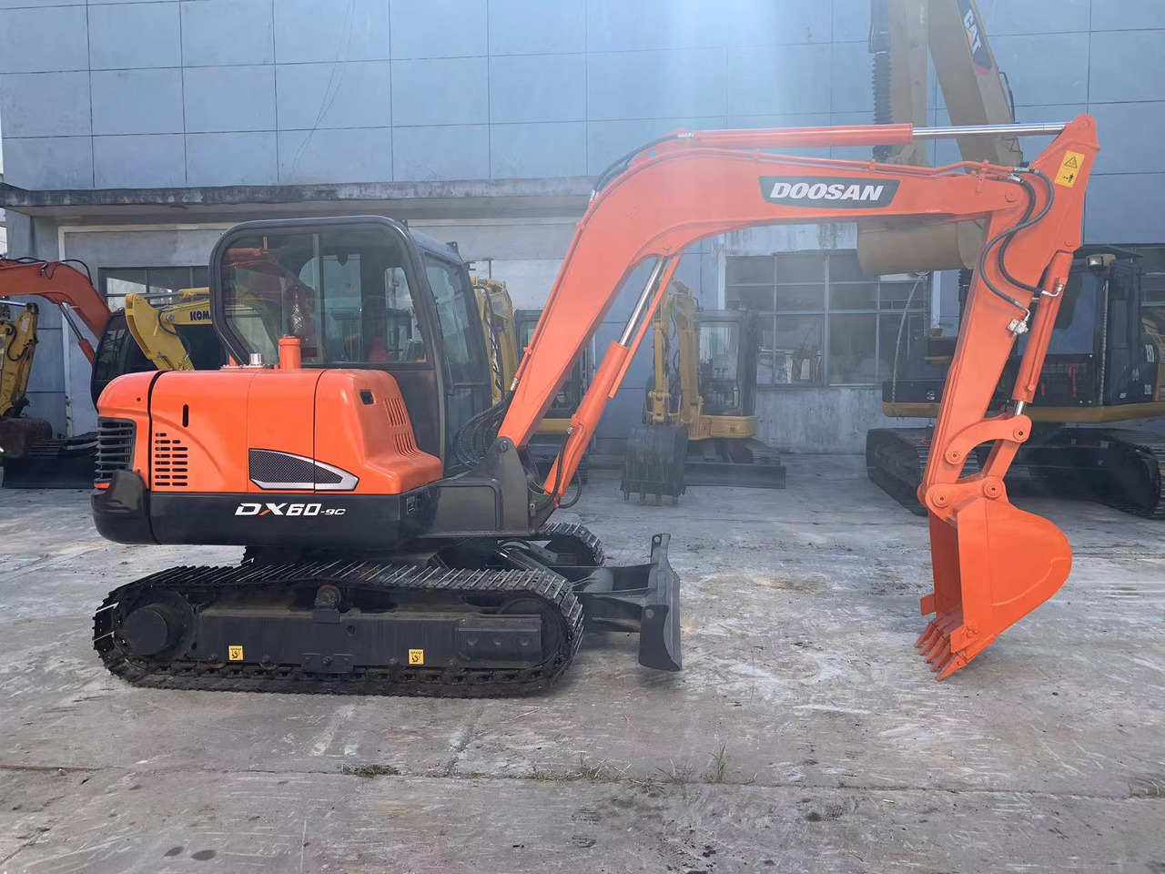 DOOSAN Mini Excavator Doosan DX60, DX55 - Crawler excavator: picture 1 DOOSAN Mini Excavator Doosan DX60, DX55 - Crawler excavator: picture 1