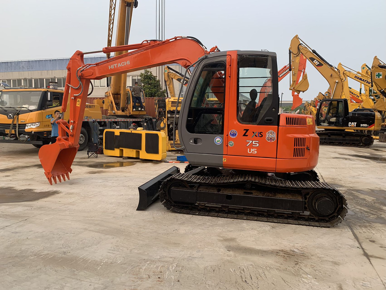 Hitachi Tracked Excavator ZX75 with Blade Dozer - Crawler excavator: picture 3 Hitachi Tracked Excavator ZX75 with Blade Dozer - Crawler excavator: picture 3