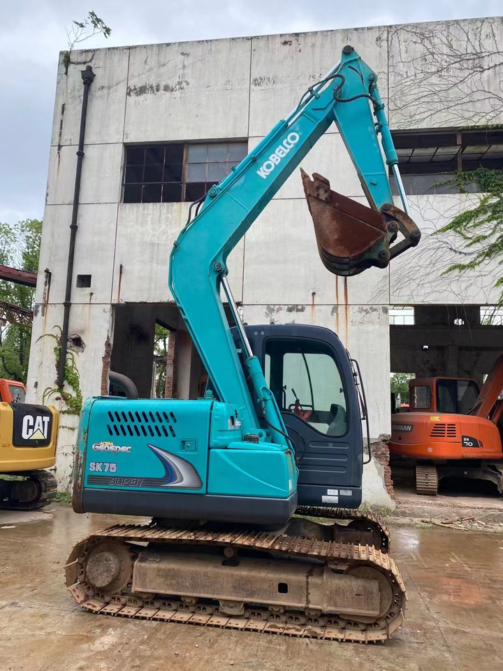 Kobelco SK75, SK55 Original Condition Japan Excavator - Crawler excavator: picture 3 Kobelco SK75, SK55 Original Condition Japan Excavator - Crawler excavator: picture 3