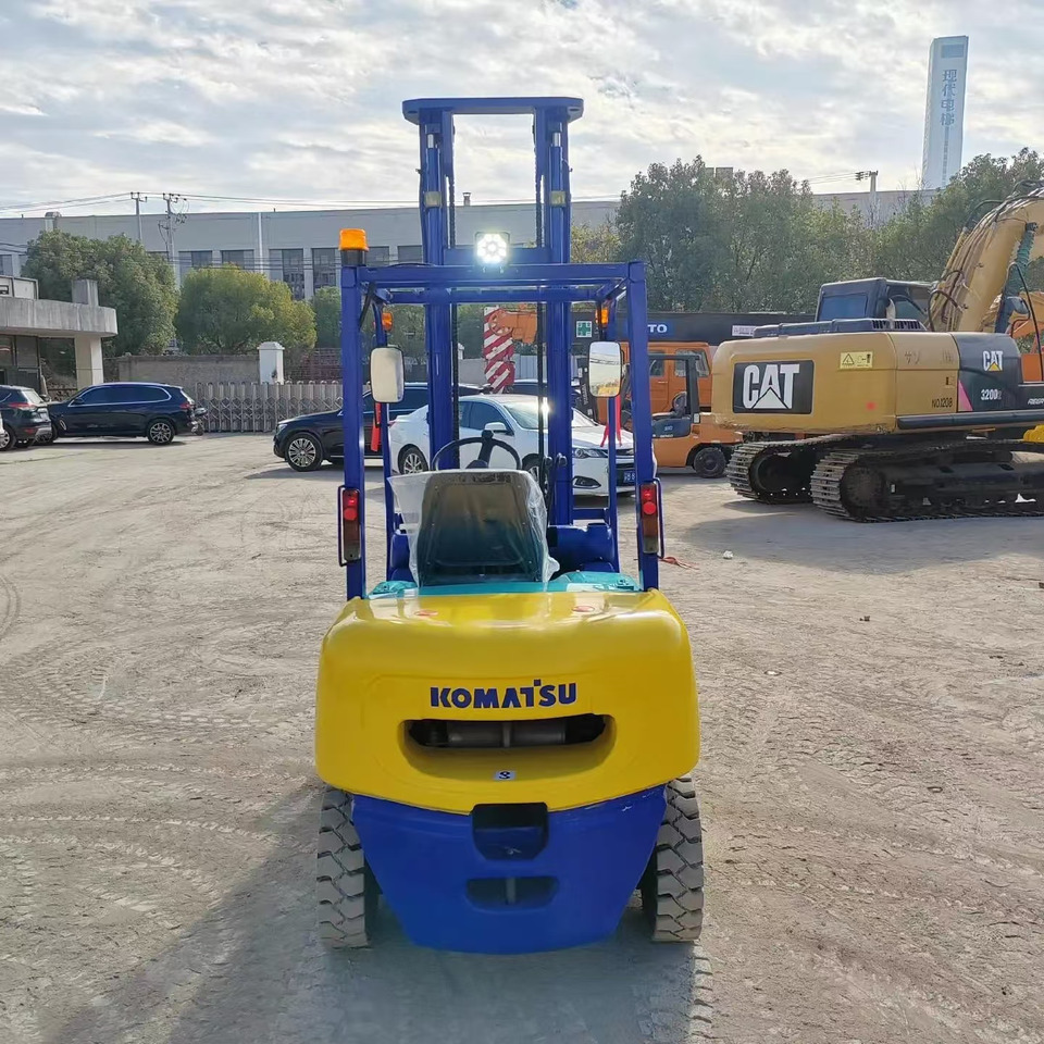 Komatsu 3 ton Diesel Forklift FD30 with Double High Mast - Diesel forklift: picture 1 Komatsu 3 ton Diesel Forklift FD30 with Double High Mast - Diesel forklift: picture 1
