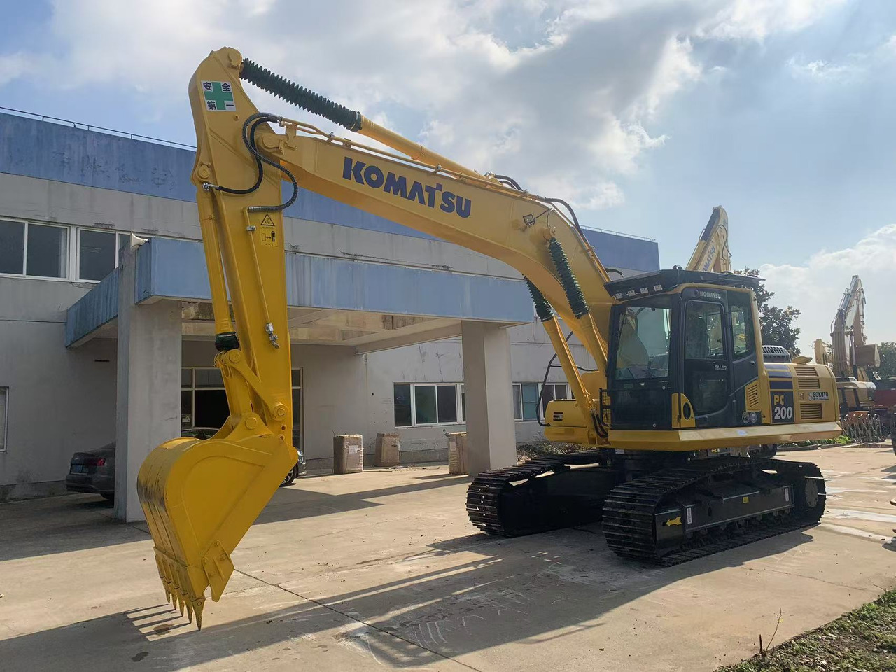 Komatsu Excavator PC200, PC210, PC220 Japan Origin Construction Machine - Crawler excavator: picture 3 Komatsu Excavator PC200, PC210, PC220 Japan Origin Construction Machine - Crawler excavator: picture 3