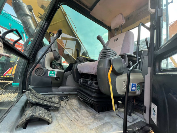 Crawler excavator 2020 Caterpillar 323D: picture 10