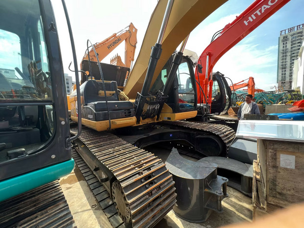 Crawler excavator 2020 Caterpillar 323D: picture 12