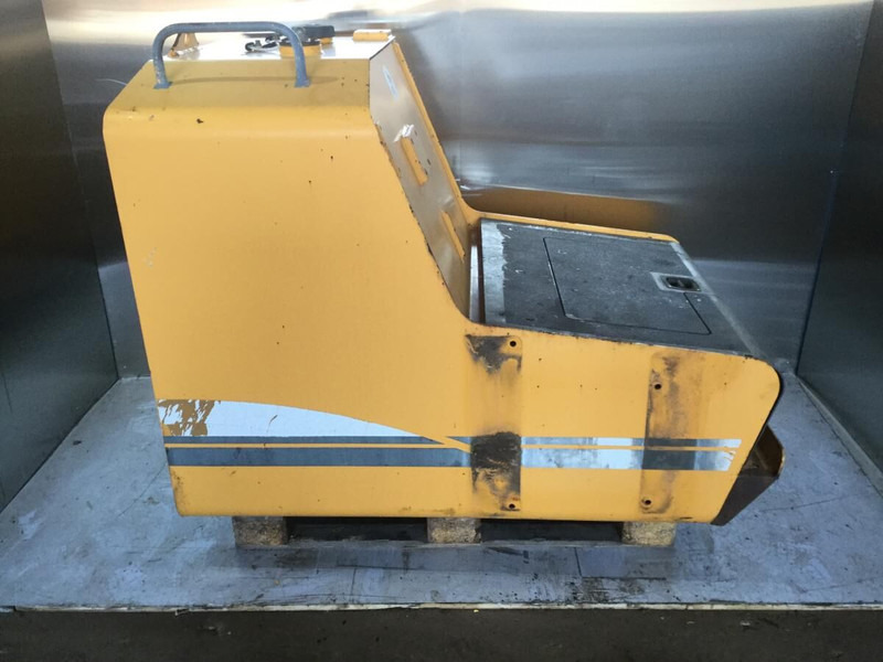 Liebherr A934C Li / R934C / R934 IND - Fuel tank: picture 1 Liebherr A934C Li / R934C / R934 IND - Fuel tank: picture 1