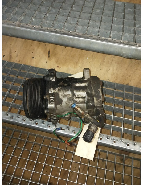 Liebherr Airco Comressor - A/C compressor: picture 1 Liebherr Airco Comressor - A/C compressor: picture 1