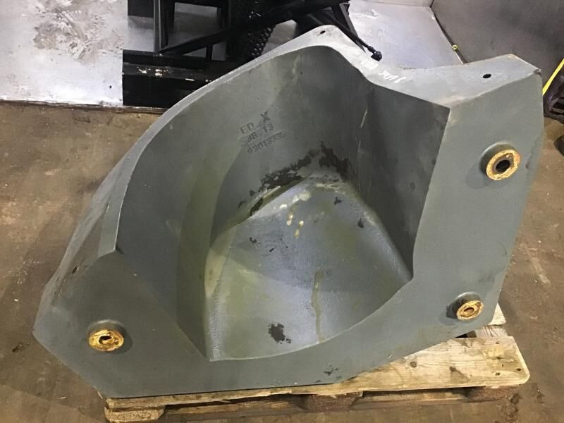 Liebherr Counterweight Left - Counterweight for Agricultural machinery: picture 2 Liebherr Counterweight Left - Counterweight for Agricultural machinery: picture 2