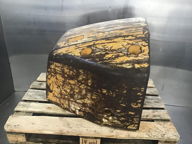 Liebherr Counterweight Right - Counterweight for Agricultural machinery: picture 1 Liebherr Counterweight Right - Counterweight for Agricultural machinery: picture 1