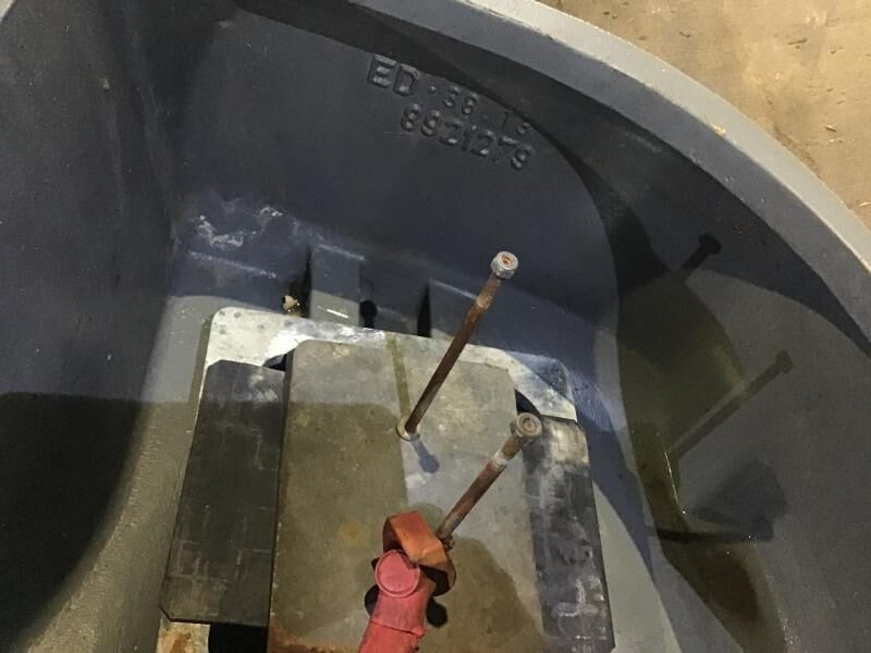 Liebherr Counterweight Right - Counterweight for Construction machinery: picture 2 Liebherr Counterweight Right - Counterweight for Construction machinery: picture 2