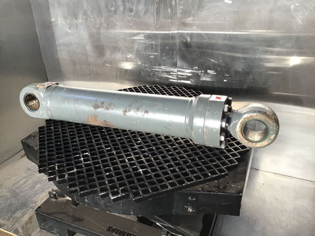 Liebherr Cylinder - Hydraulic cylinder: picture 1 Liebherr Cylinder - Hydraulic cylinder: picture 1