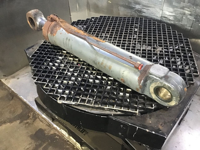 Liebherr Cylinder - Hydraulic cylinder: picture 1 Liebherr Cylinder - Hydraulic cylinder: picture 1