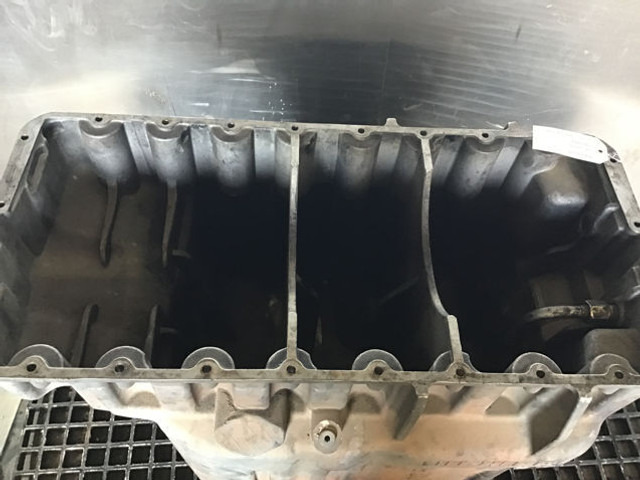 Liebherr Oil Sump - Crankcase: picture 5 Liebherr Oil Sump - Crankcase: picture 5