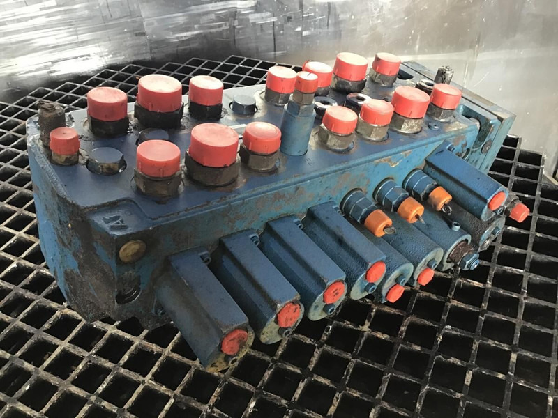 Liebherr R308 - Hydraulics: picture 3 Liebherr R308 - Hydraulics: picture 3