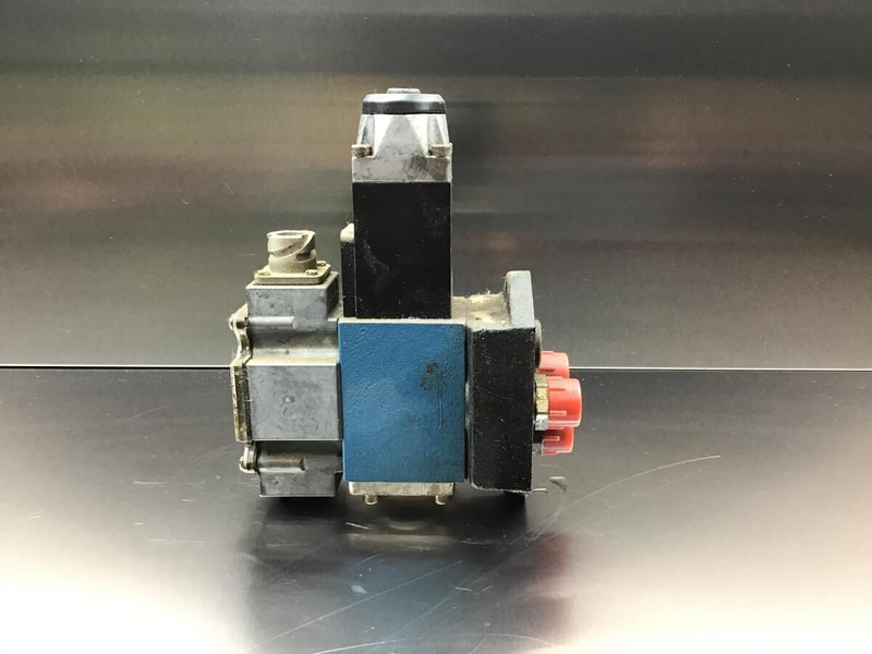 Liebherr R904 / R912 Li / R912HDSL / R912 LC / R914 / R914B - Valve: picture 1 Liebherr R904 / R912 Li / R912HDSL / R912 LC / R914 / R914B - Valve: picture 1