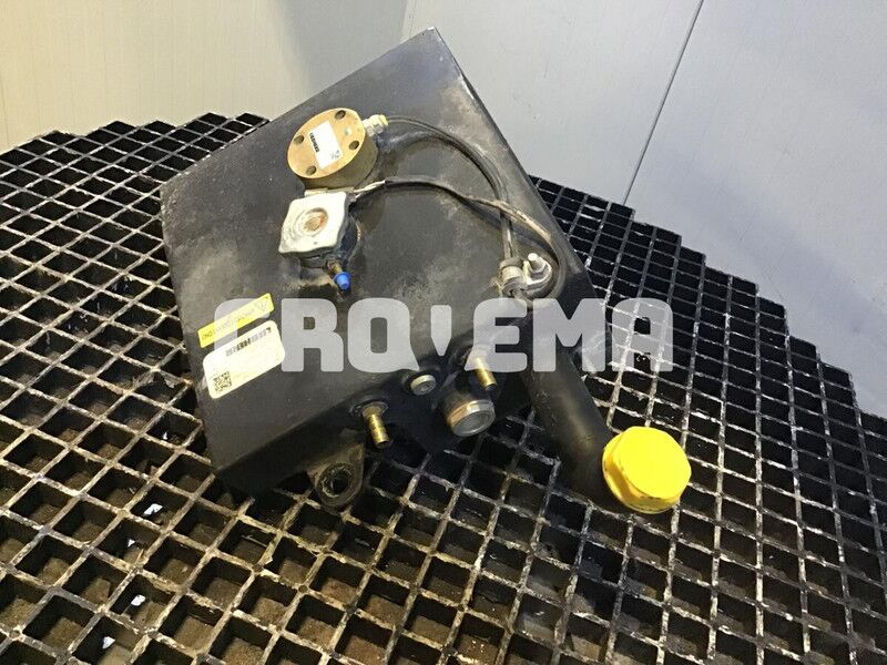Liebherr R946 LC / R946 LC-V / R946 NLC - Expansion tank: picture 2 Liebherr R946 LC / R946 LC-V / R946 NLC - Expansion tank: picture 2