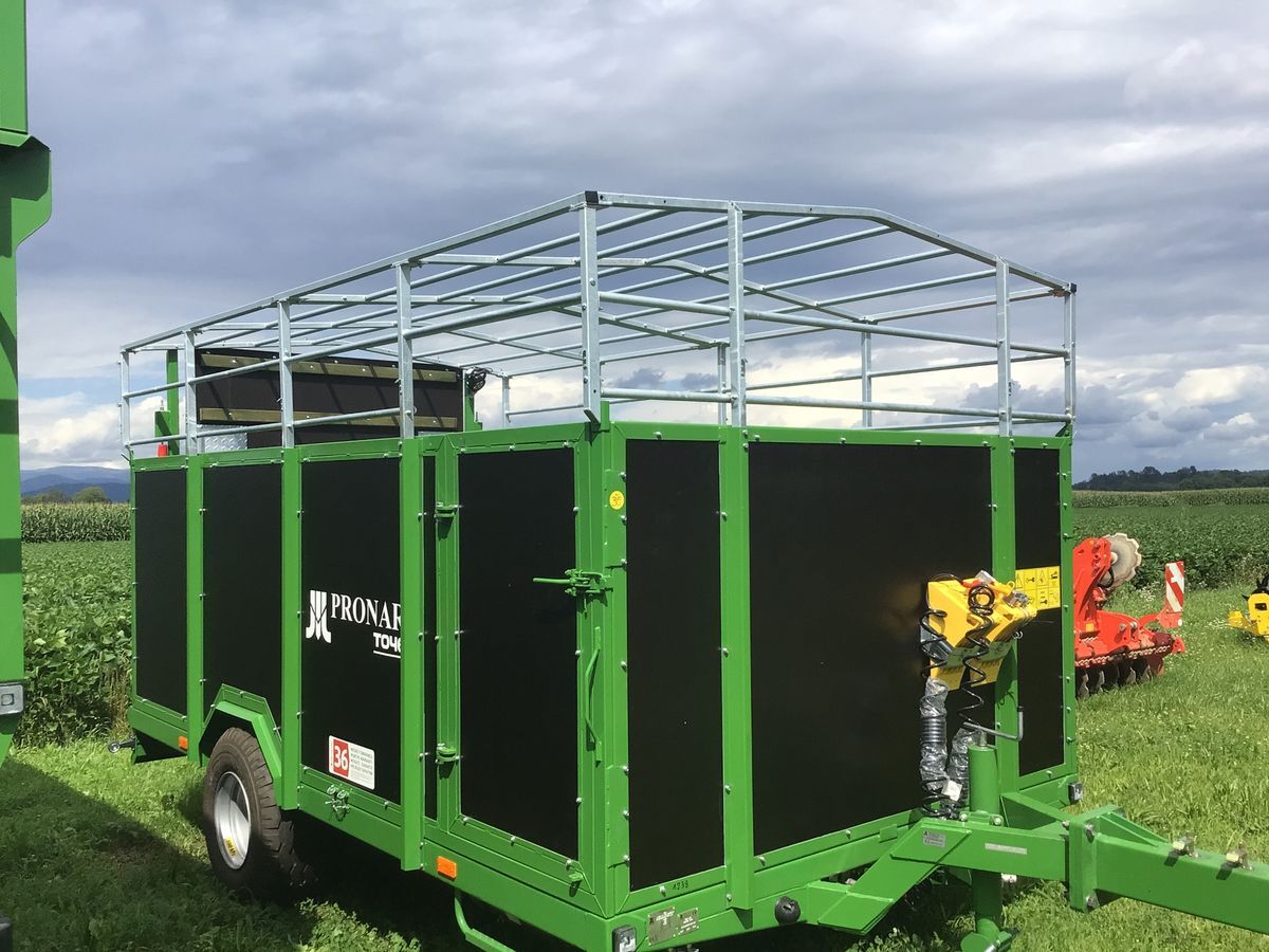 Pronar T046 - Livestock trailer: picture 2 Pronar T046 - Livestock trailer: picture 2