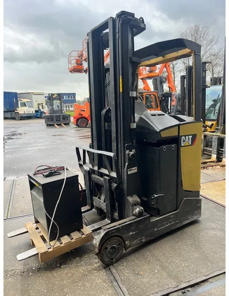 Caterpillar NR14N - Reach truck: picture 2 Caterpillar NR14N - Reach truck: picture 2